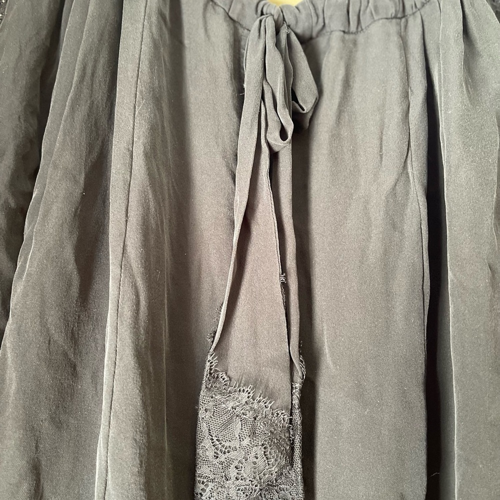 Joie 100% Silk Blouse Black Lace Detail Womens Top Size Small. Tie Back Neckline - Picture 3 of 5